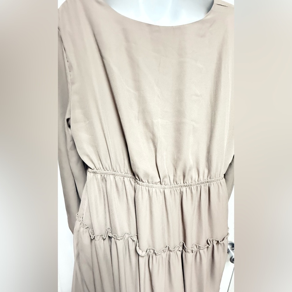 Elegant Beige Women's Dress - Picture 7 of 10